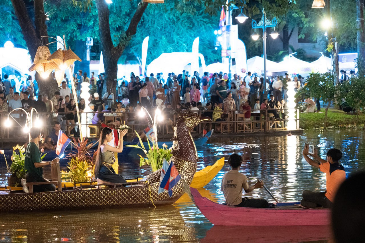 បុណ្យអុំទូកបីថ្ងៃ ខេត្តសៀមរាបទទួលភ្ញៀវទេសចរចម្រុះជាង៣៦ម៉ឺននាក់