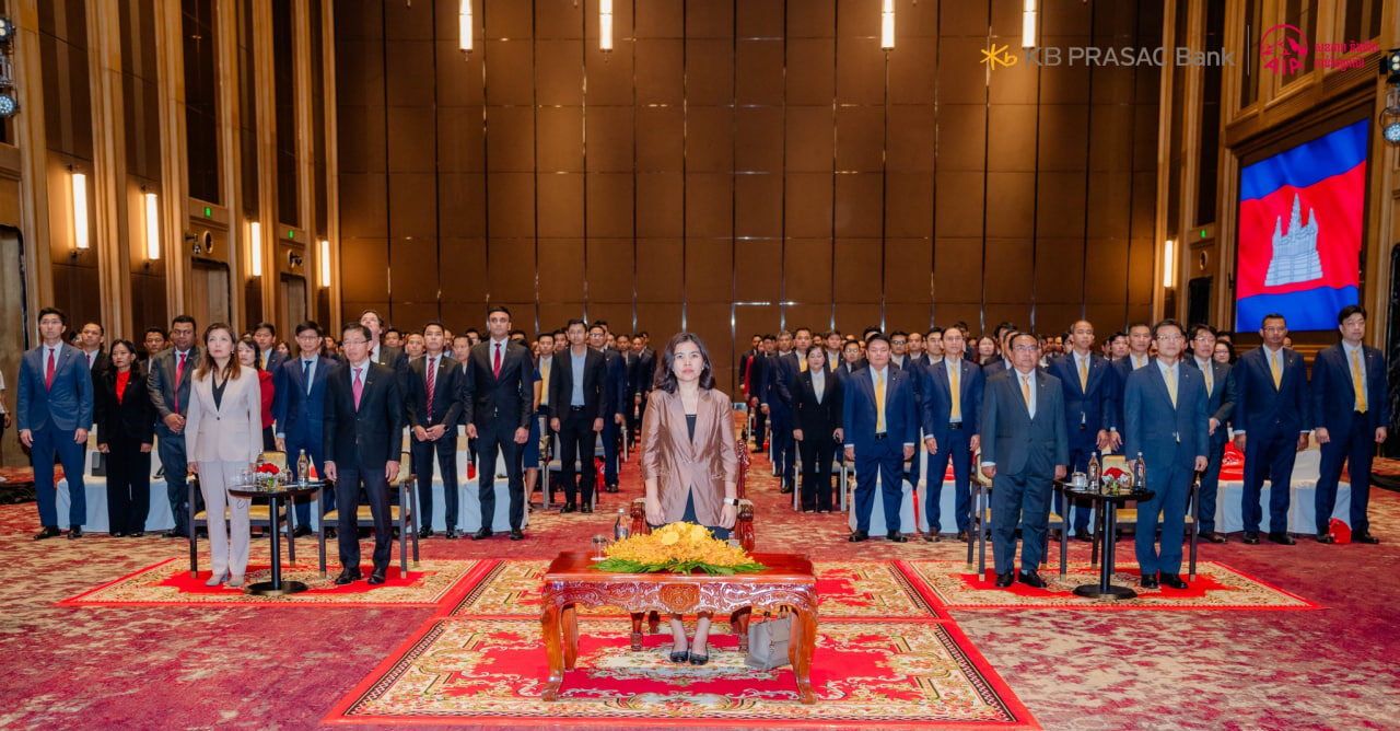 អេ អាយ អេ ខេមបូឌា និងធនាគារ ខេប៊ី ប្រាសាក់ ប្រ​កាស​ពីភាពជាដៃគូអាជីវកម្ម ប៊េងកាសួរេន រយៈពេល ១០ឆ្នាំ